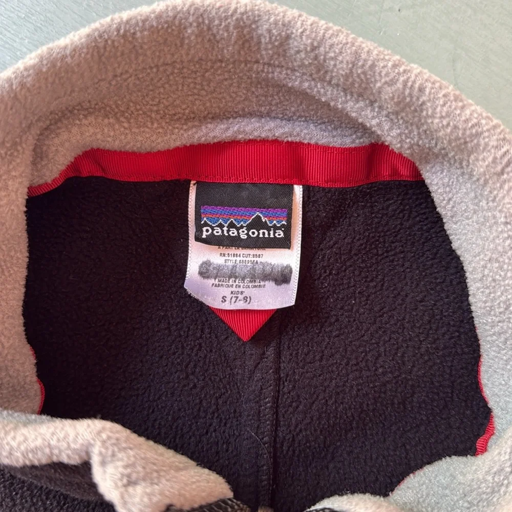 Kids Patagonia Black Fleece Vest with gray Collar